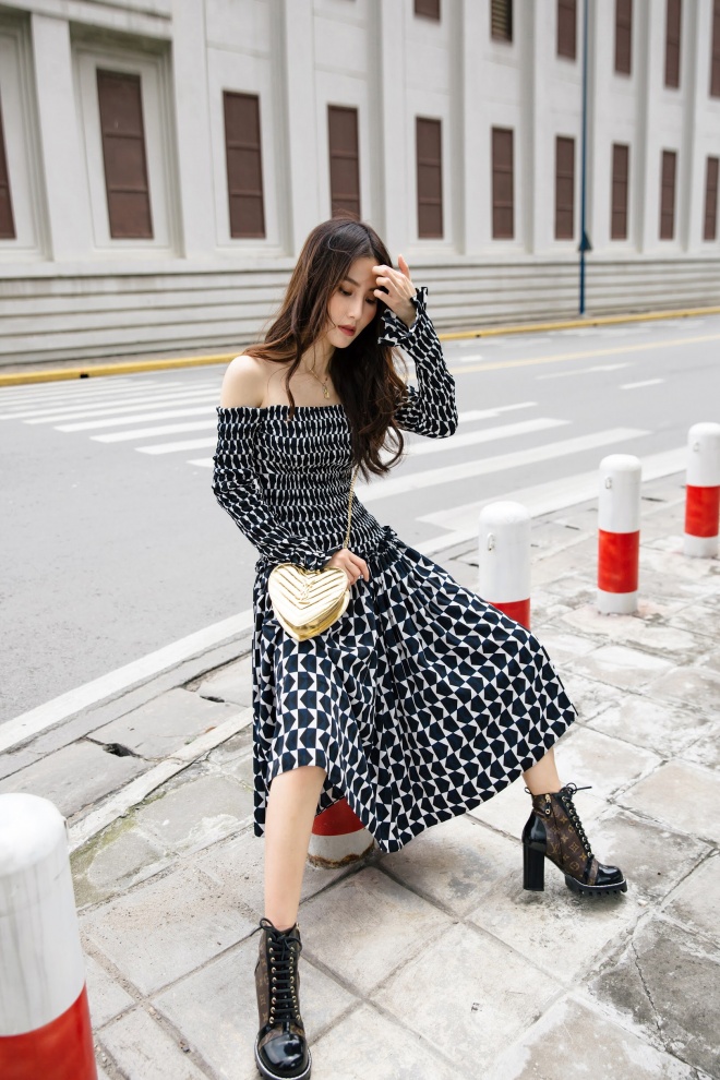Diễm My thu hút ánh nhìn trên phố với streetstyle trăm triệu-10