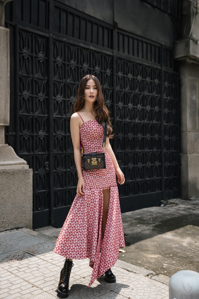 Diễm My thu hút ánh nhìn trên phố với streetstyle trăm triệu-5