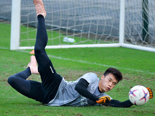 Thủ môn Bùi Tiến Dũng và những mối tình tin đồn với người đẹp nổi tiếng-10