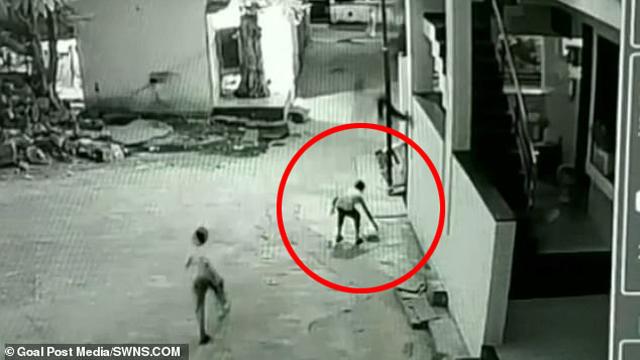 Rơi từ tầng 3 cao 12 mét, cậu bé thoát chết nhờ sự trùng hợp không tưởng-1