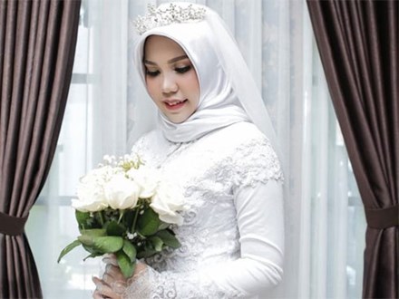 Hôn phu gặp nạn trên chuyến bay Lion Air, cô dâu vẫn tổ chức đám cưới một mình vì lời nhắn trước khi anh đi