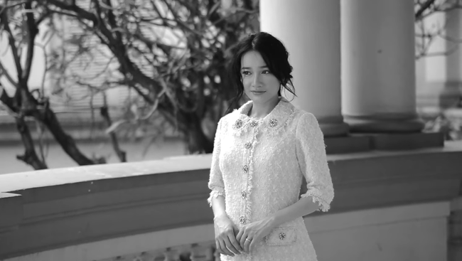 Hết lộ vòng 2 to bất thường, gương mặt Nhã Phương bắt đầu xuất hiện các đường nét nở to - dấu hiệu của các bà bầu-2