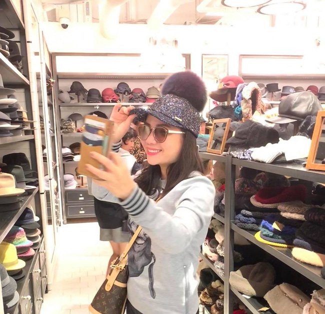 Vợ đại gia kim cương khoe ảnh đi du lịch ở địa điểm bí mật cùng bạn đồng hành bí ẩn-4