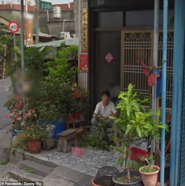 Xem ảnh Google Maps, người phụ nữ bật khóc khi tình cờ thấy người mẹ đã qua đời đang ngồi trước hiên nhà-1