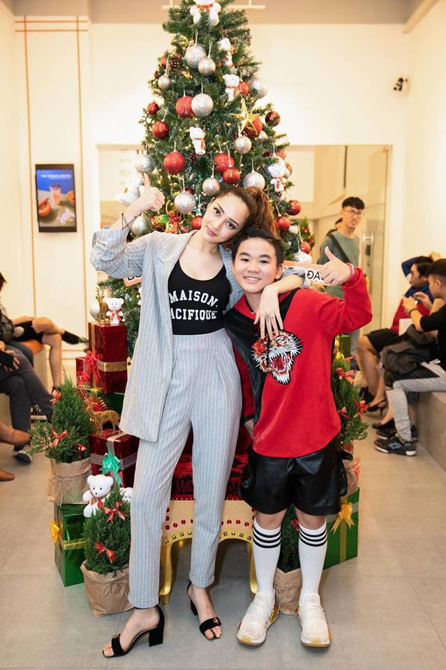 Đỉnh cao mặc khéo như Bảo Anh: một chiếc áo mặc cả chục kiểu mà kiểu nào cũng hút mắt-1