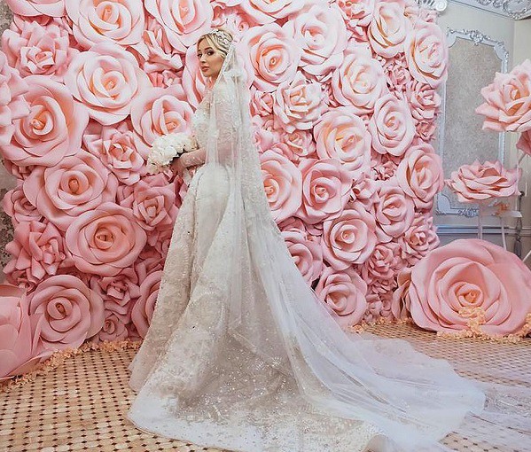 Đám cưới xa hoa bậc nhất của ông trùm dầu khí với cháu nhà tài phiệt Nga, chỉ dàn vali LV, Versace của hồi môn kéo theo đã 7 tỷ-5