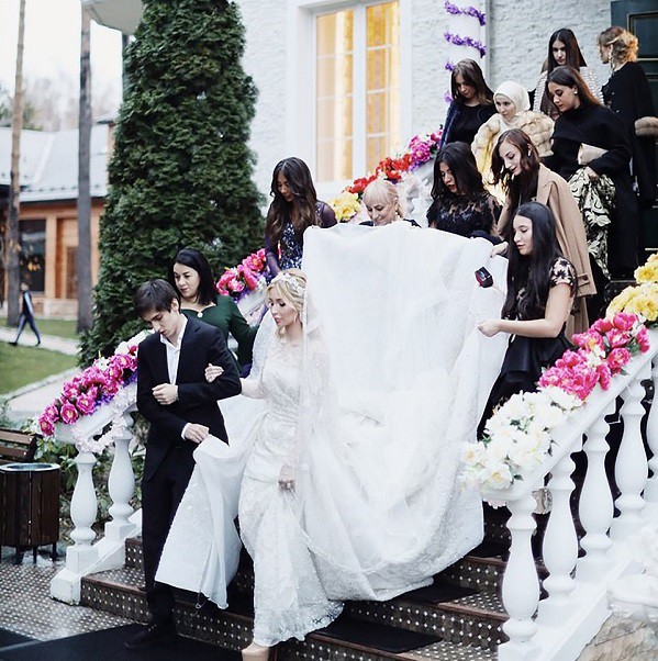 Đám cưới xa hoa bậc nhất của ông trùm dầu khí với cháu nhà tài phiệt Nga, chỉ dàn vali LV, Versace của hồi môn kéo theo đã 7 tỷ-4