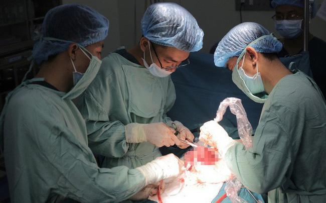 42 tuổi bất ngờ mang thai sau 18 năm, mẹ Nghệ An hốt hoảng nhận tin dữ-1