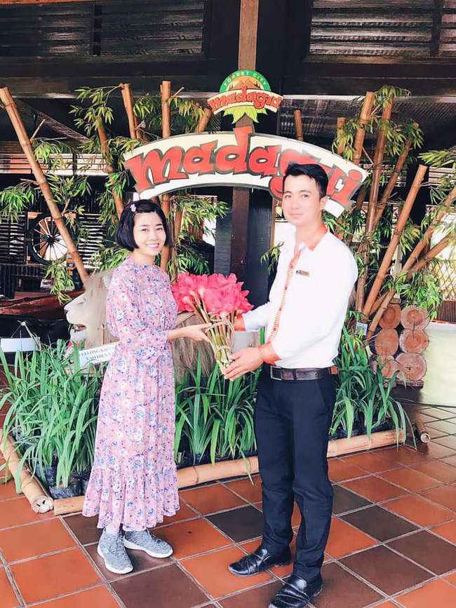 Mai Phương diện váy dài đi làm từ thiện dù cơ thể vẫn chưa hồi phục-1