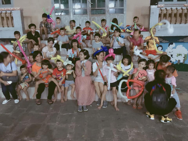 Mai Phương diện váy dài đi làm từ thiện dù cơ thể vẫn chưa hồi phục-9