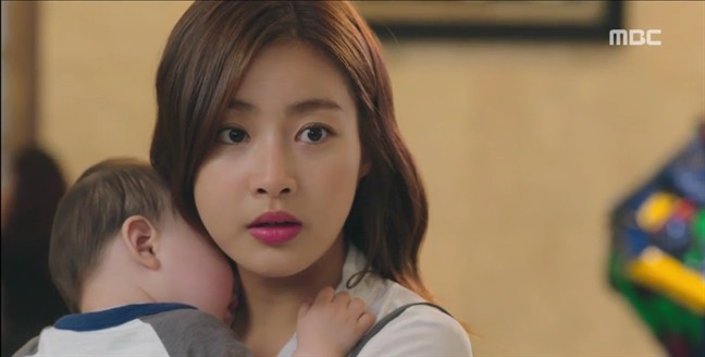 Ngày con đầy tháng vợ ôm bé bên mâm cơm rau, chồng hí hửng đưa bồ đi nhà hàng, còn đăng ảnh khoe Facebook-4