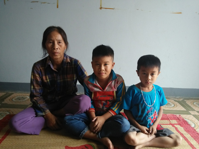 Biết sẽ bại liệt năm 12 tuổi vì bệnh quái ác, hai đứa trẻ mồ côi cha vẫn vô tư ước lớn nhanh kiếm tiền nuôi mẹ-1