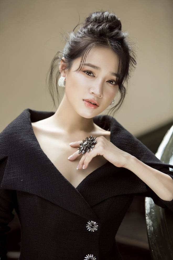 Mặc thân hình thay đổi sau bầu bí, Nhã Phương vẫn khoe vẻ đẹp rạng rỡ khó ai bì-15