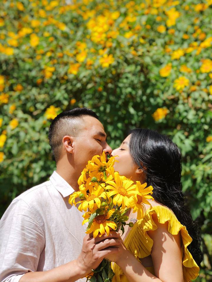 Trước khi công bố chia tay, MC Hoàng Linh vẫn liên tục cập nhật hình ảnh hạnh phúc với hôn phu lên Facebook-12