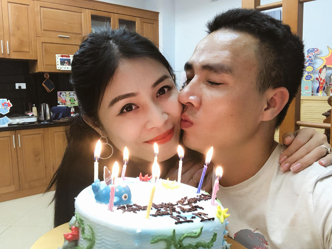 Trước khi công bố chia tay, MC Hoàng Linh vẫn liên tục cập nhật hình ảnh hạnh phúc với hôn phu lên Facebook-5