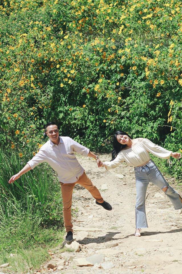Trước khi công bố chia tay, MC Hoàng Linh vẫn liên tục cập nhật hình ảnh hạnh phúc với hôn phu lên Facebook-14