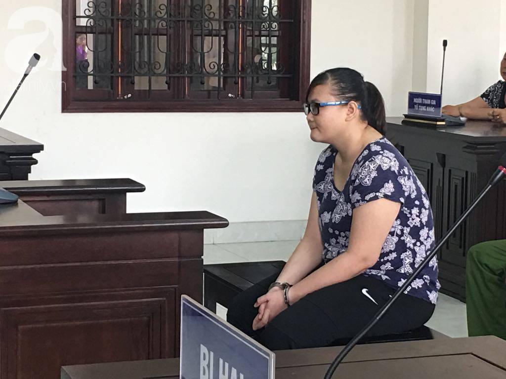 Bảo mẫu ngất xỉu khi tòa tuyên 18 tháng tù vì tát liên tiếp vào mặt trẻ-2