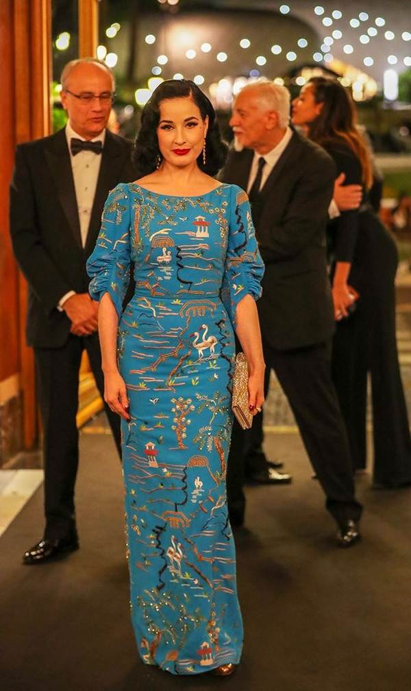 Vũ nữ thoát y sexy nhất thế giới lấp ló ngực đầy gợi cảm-7