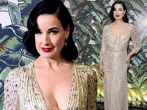 Thấy bạn trai bị vũ nữ sexy tiếp cận, cô gái có hành động vô cùng bất ngờ-3