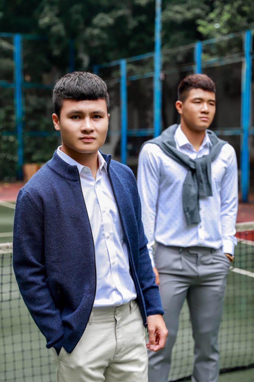 Đức Chinh, Quang Hải long lanh như soái ca, dàn tuyển thủ Việt Nam đua nhau bình luận hài hước-1