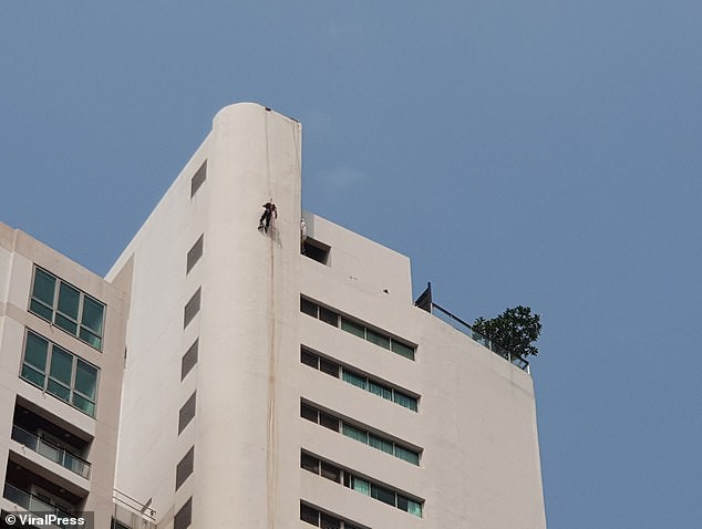 Thái Lan: Phát hiện thi thể người bị treo trên nóc tòa nhà 31 tầng và một tờ giấy ghi chú vô cùng bí ẩn-1