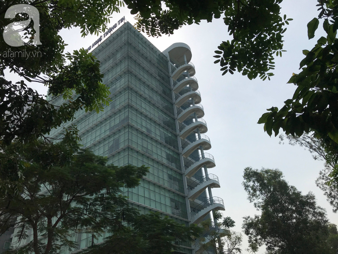 TP.HCM: Nam sinh viên bỏ lại ba lô, nhảy từ tầng cao trường học xuống đất tử vong-2