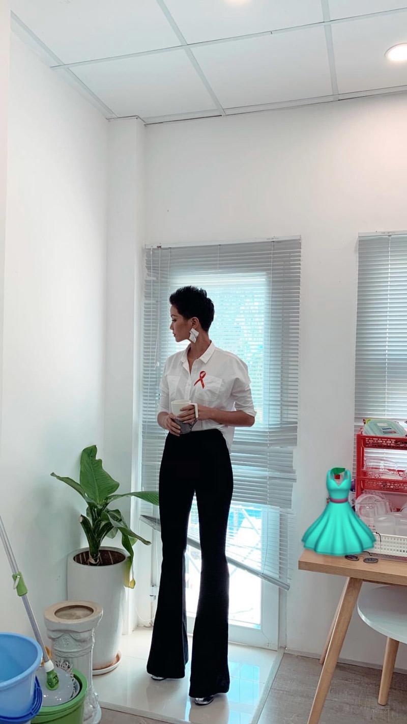 Chân đã dài mà HHen Niê vẫn cố đi giày cao 17cm để chặt chém-5