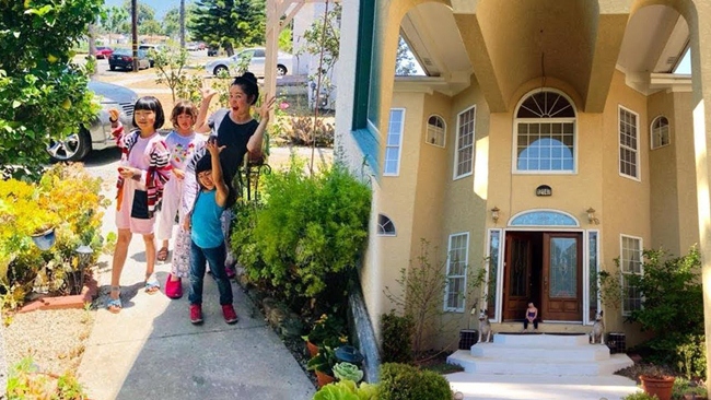 Cuộc sống của sao Việt từ đại gia ở biệt thự, có hàng chục xe sang đến vỡ nợ-17