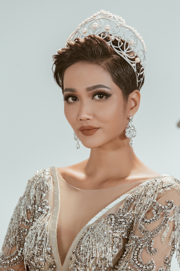 Mấy ai thật thà như hoa hậu HHen Niê: Tự thừa nhận khuyết điểm mũi không cao, da không trắng, gò má to-1