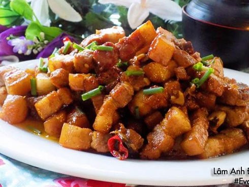 Cách nấu thịt kho tiêu chỉ với vài chiêu đơn giản đánh bay cả nồi cơm vợ nấu