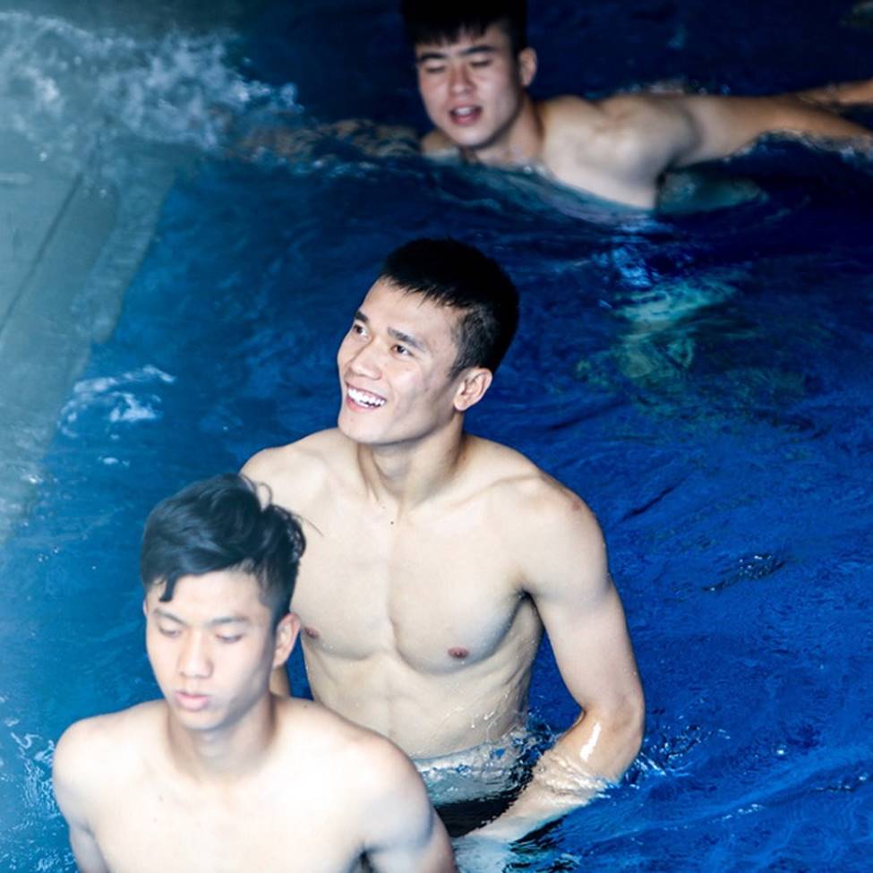 Bùi Tiến Dũng hay thủ môn nào có hình thể vạm vỡ nhất AFF Cup?-2