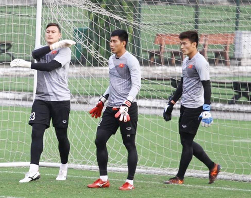 Bùi Tiến Dũng hay thủ môn nào có hình thể vạm vỡ nhất AFF Cup?-7