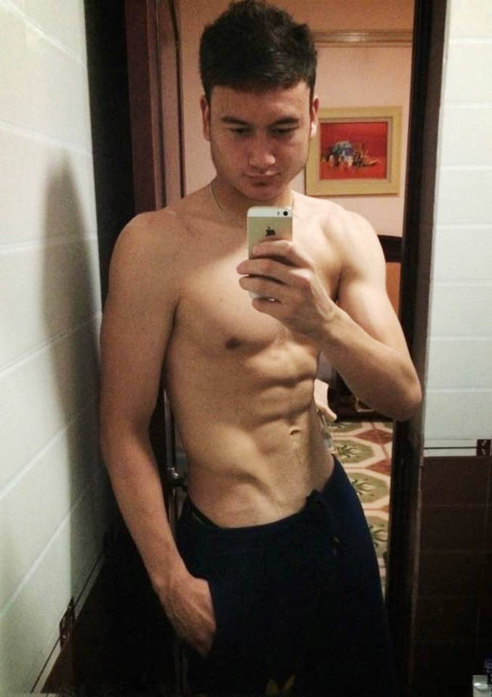 Bùi Tiến Dũng hay thủ môn nào có hình thể vạm vỡ nhất AFF Cup?-12