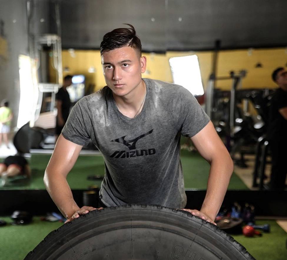 Bùi Tiến Dũng hay thủ môn nào có hình thể vạm vỡ nhất AFF Cup?-16