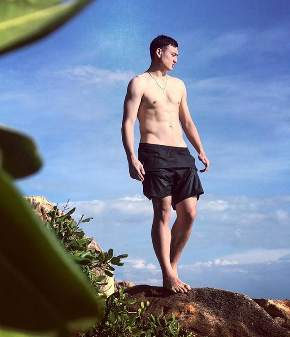 Bùi Tiến Dũng hay thủ môn nào có hình thể vạm vỡ nhất AFF Cup?-17