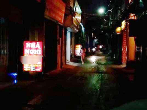 Chân dài bật khóc phát hiện sự thật về khách làng chơi-2