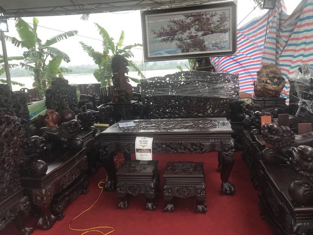 Thương lái Trung Quốc càn quét đồ gỗ trắc, 4 bộ ghế trả luôn 1 triệu USD-1