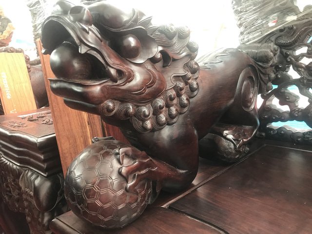 Thương lái Trung Quốc càn quét đồ gỗ trắc, 4 bộ ghế trả luôn 1 triệu USD-6