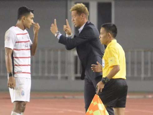 Tuyển Việt Nam gặp Malaysia: Hot girl ngủ gật hứa làm thiên thần nội y-4