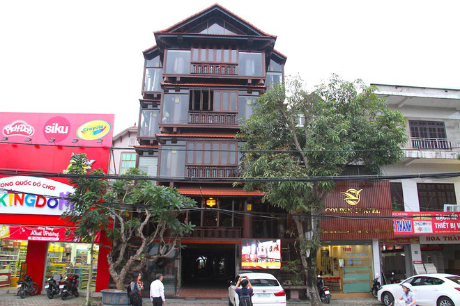 Chủ căn nhà gỗ trăm tỷ: Xét kinh tế thì dại, nhưng thích thì mình làm thôi-2