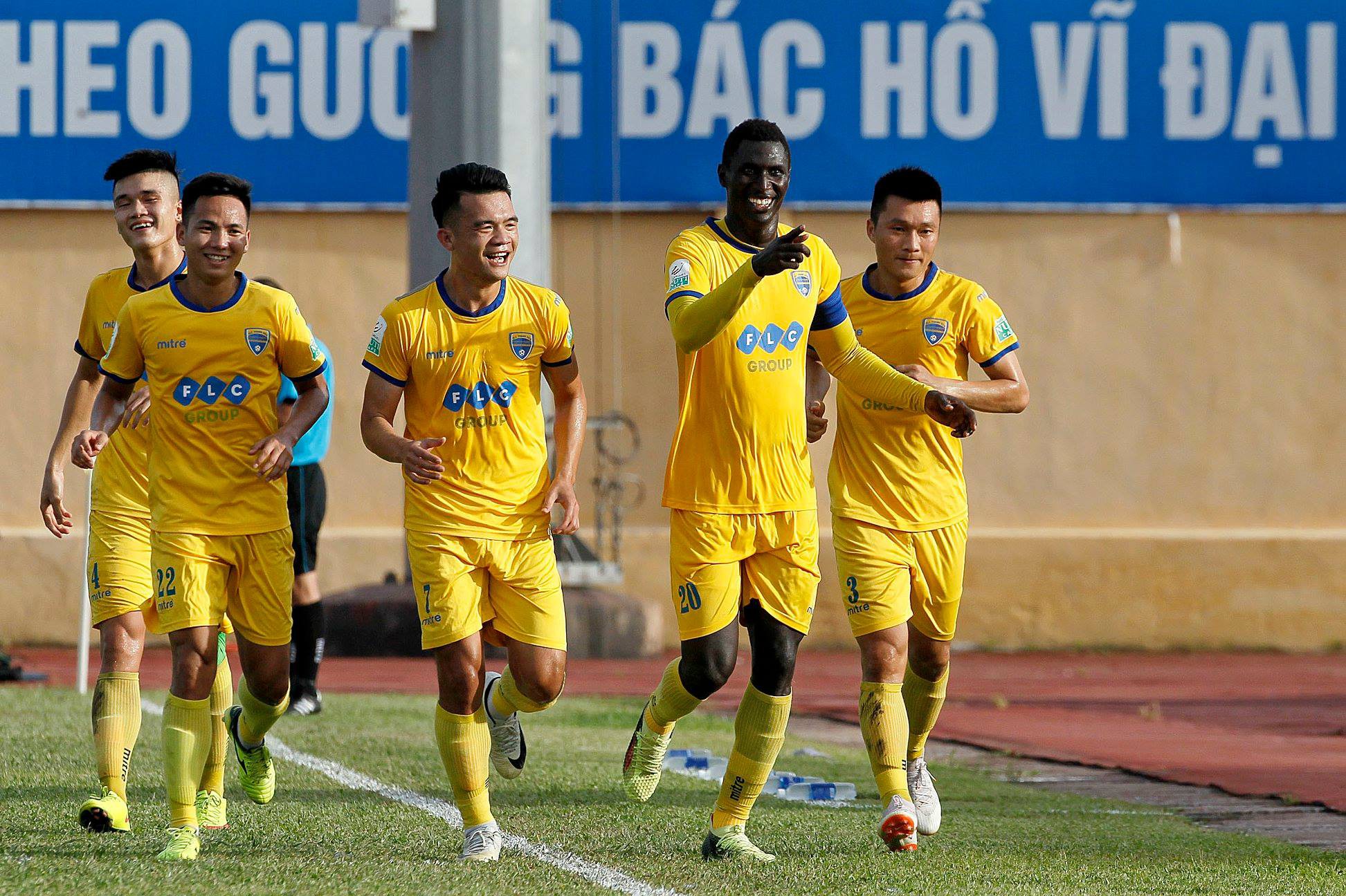 Tỷ phú dứt tình với bóng đá Thanh Hoá, Bùi Tiến Dũng sẽ đi về đâu sau khi kết thúc AFF Cup 2018?-2