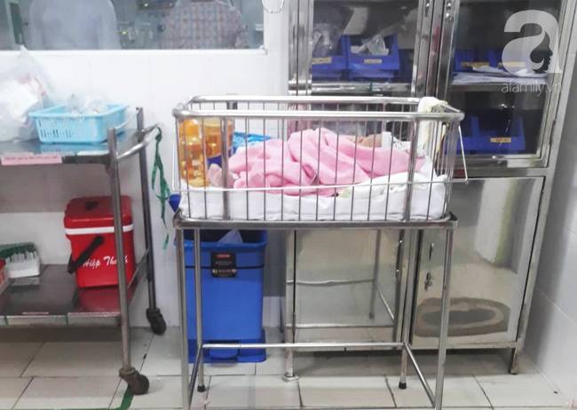 Đi nhậu về, người đàn ông tá hỏa phát hiện bé trai bị bỏ trong thùng giấy kèm lời cầu xin nhận nuôi-4