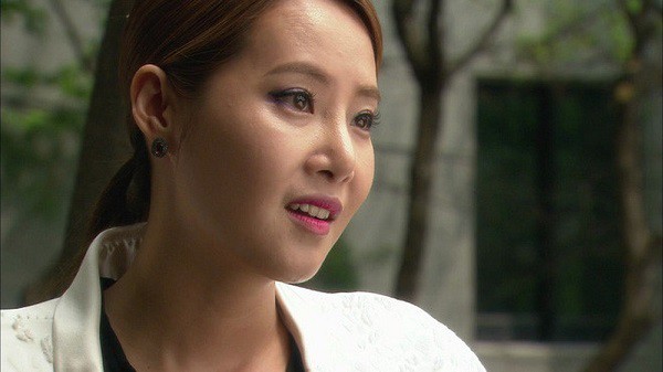 Thấy chồng đưa nhân tình vào nhà nghỉ, vợ nhờ lễ tân mang lên một vật này mà chồng cun cút quay về-1