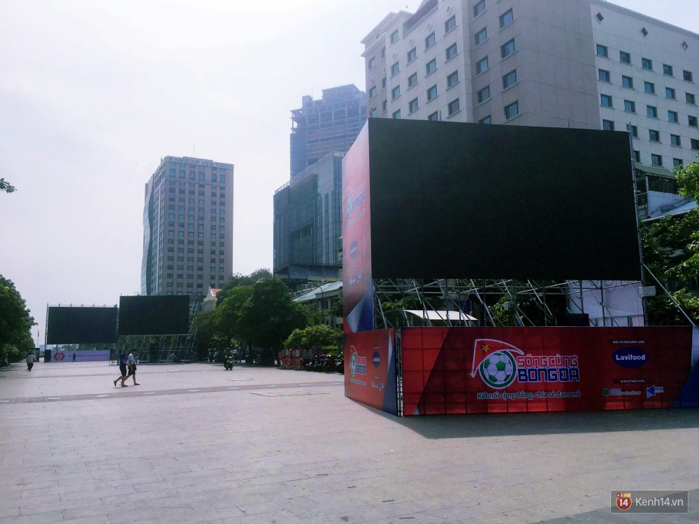 TP. HCM: 5 màn hình LED khủng” trên Phố đi bộ Nguyễn Huệ đã sẵn sàng phục vụ người dân xem đội tuyển Việt Nam tại AFF Cup-2