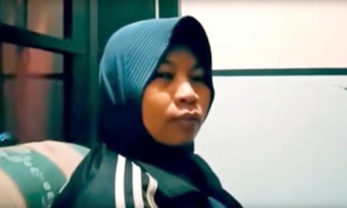 Nữ giáo viên Indonesia lĩnh án tù vì lưu bằng chứng hiệu trưởng quấy rối tình dục-1