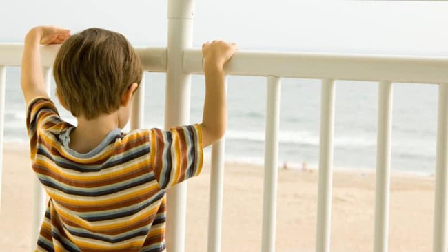 MC Diệp Chi hoảng hồn vì chung cư đang ở có em bé rơi từ tầng 7, đưa lời khuyên hữu ích trong việc trông nom trẻ nhỏ-1