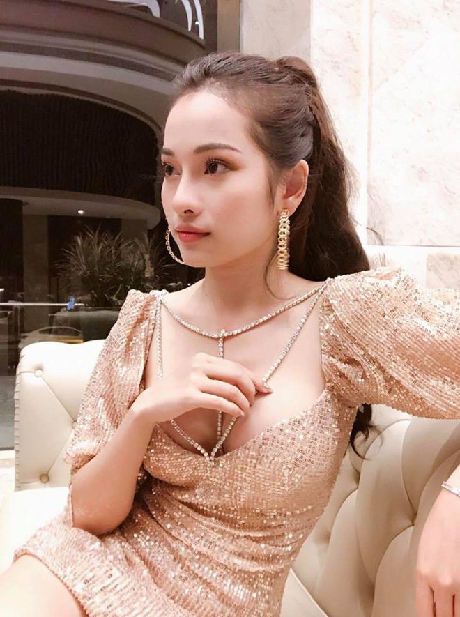 Vẻ nóng bỏng của tình mới kém Dương Khắc Linh 13 tuổi-7