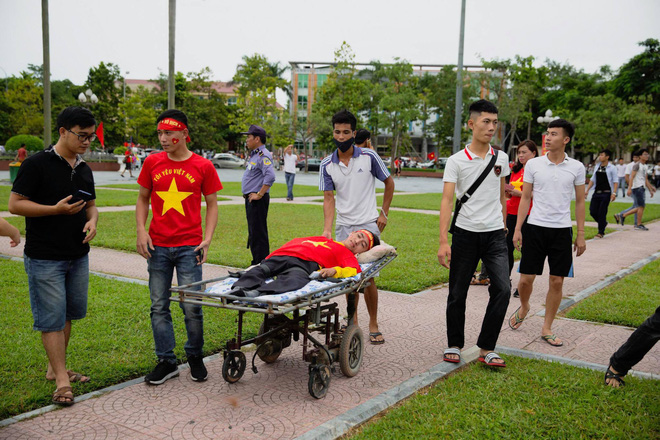 Trước trận Việt Nam - Malaysia, xuất hiện một hình ảnh khiến người ta phải cay mắt-5