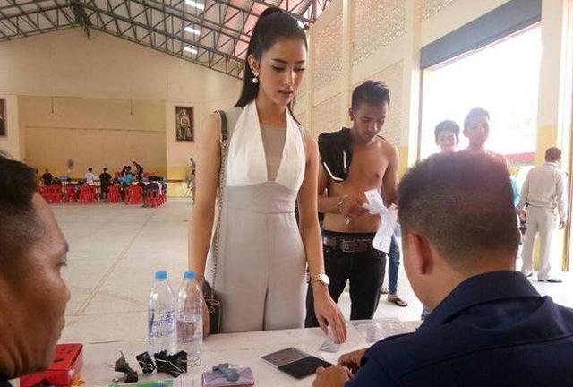 Cởi đồ khám nghĩa vụ quân sự bị nhìn chằm chằm: Cơn ác mộng của phụ nữ Thái chuyển giới-3