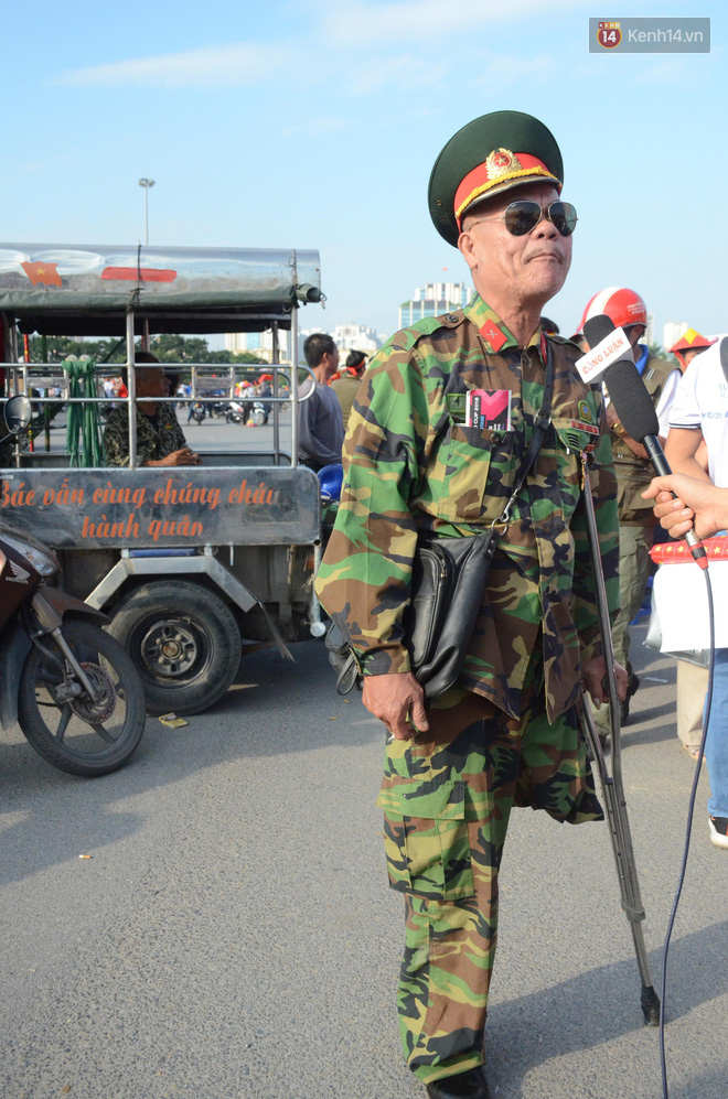 Cổ động viên cả nước vỡ òa cảm xúc trước bàn thắng của Anh Đức nâng tỷ số lên 2-0-65